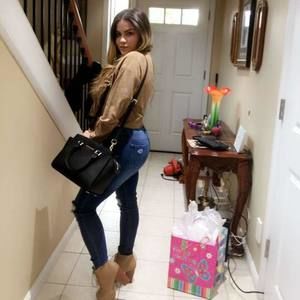 Meet your Posher, Alejandra